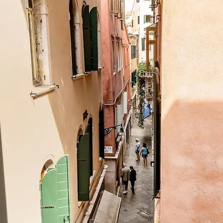 San Luca Flats 3*