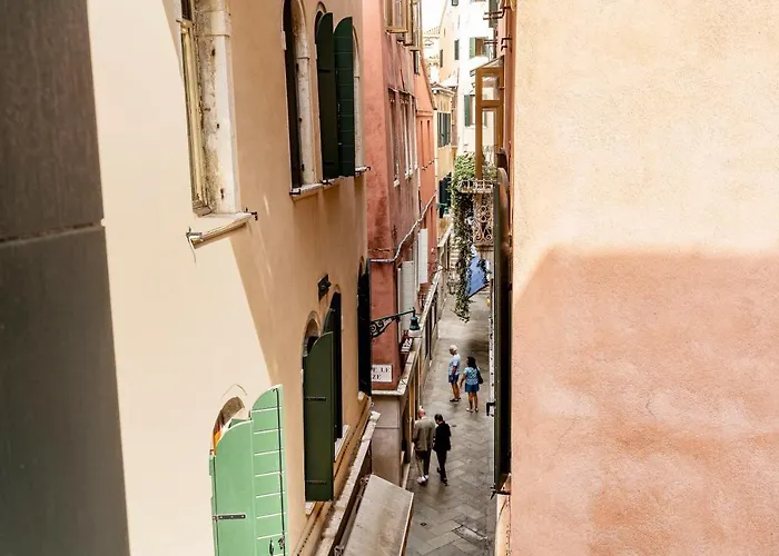 San Luca Flats 3*