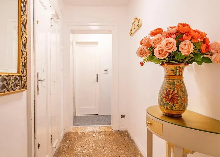 San Luca Flats 3*