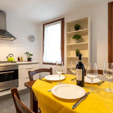 San Luca Flats Apart Otel Venedik