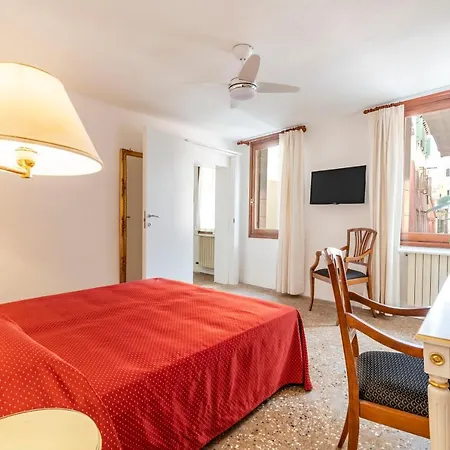 San Luca Flats 3* Venedik