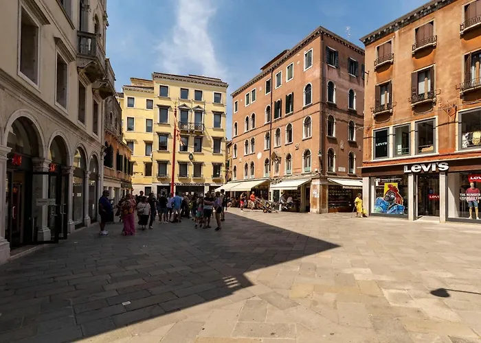 Apartahotel San Luca Flats 3*