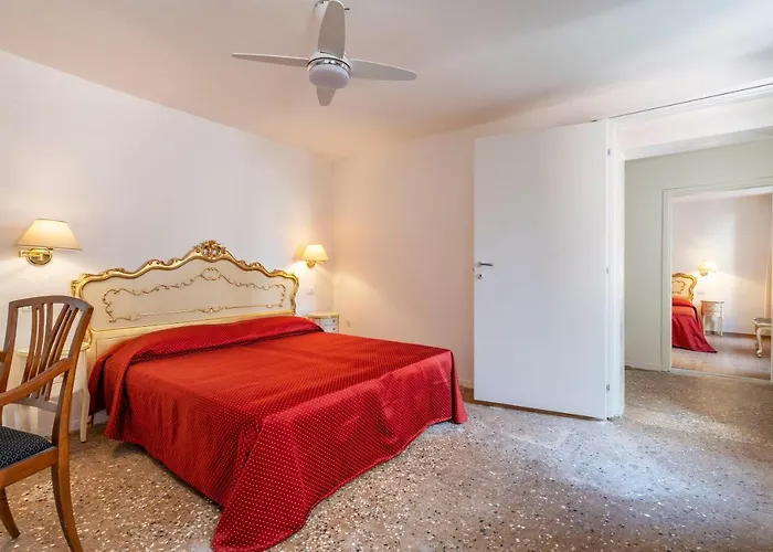 Apartahotel San Luca Flats 3*