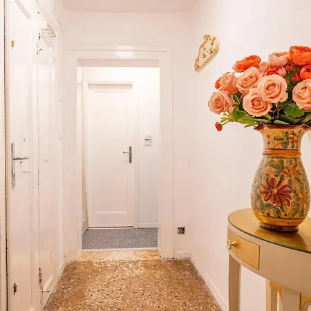 San Luca Flats 3*